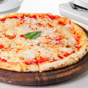 Pizza Margarita بيتزا مارجريتا